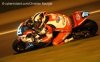 Une des motos les plus visibles la nuit est la Honda N°77