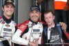 Sur notre photo, Tim Reeves, avec à ses côtés Grégory Cluze, félicite le nouveau champion du Monde 2015, le hollandais Bennie Streuer.