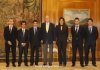 Photo de famille avec SM Juan Carlos et les champions moto espagnols. Peu de chances de voir cela à l'Elysée...