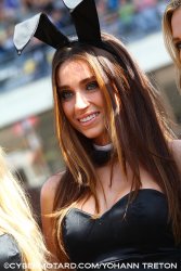 Les playmates, une arrivée remarquée ! Inutile de dire que les spectateurs ont apprécié le passage des hôtesses Playboy !