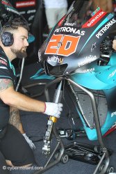 Fabio Quartararo reçoit une fourche carbone