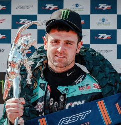 Michael Dunlop a deux doigts de devenir une icone