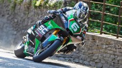 Michael Dunlop pose ses jalons en supersport