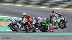 Lucas Mahias chute lourdement lors de la superpole race	