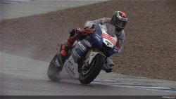 Jorge Lorenzo à su passer entre les gouttes à Jerez !