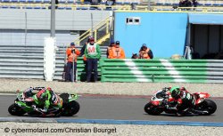 Terrible mano à mano entre Sykes et Laverty en 2e manche