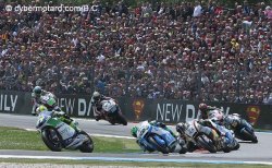 Dominique Aegerter leader du Moto2 l'espace d'un tour !