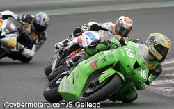 Perret aux commandes