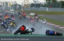 3 motos au tas