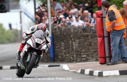 Retour réussi de Ian Hutchinson