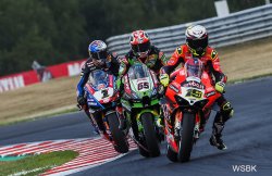 Alavaro Bautista de main de maitre dans le première manche sbk du samedi 30 juillet