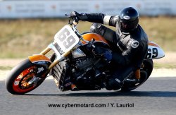 Une Harley de course
