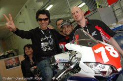 Du pipole dans les stands