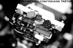 Les motos actuelles sont bourrées d' électroniques, et c' est une fois mises à nue qu' on s' en rend compte.