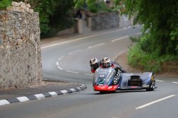 Un autre record pour les frères Crowe en side car