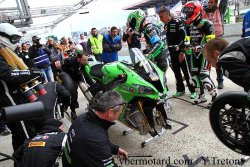 24h Moto > Samedi > 16h00 : Chute de Gregory Leblanc sur la Kawasaki N°11