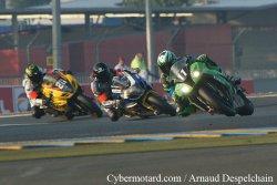 Il est 9h, dimanche matin, lorsque la Kawasaki passe la Suzuki N°1