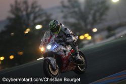 La BMW N°13 en tete des Superstock à 7h du matin.