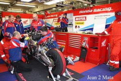 Débuts difficiles pour la Honda officielle