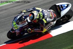 Rossi étrenne un nouveau casque à Misano