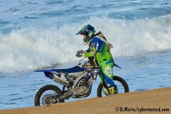 « Seul sur le sable, les yeux dans l'eau… »