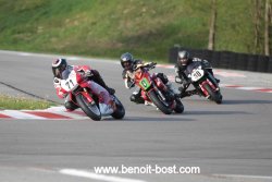 Petite baston entre gentleman rider.