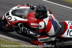 L'Aprilia N°10 en tête