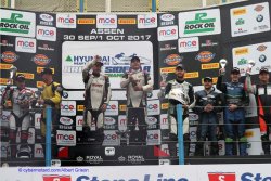 Podium samedi, course 1