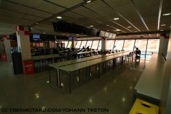 Les journalistes ne se bousculent pas en salle de presse !