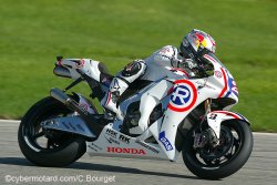 Dani Pedrosa en blanc à Valencia