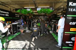 Catastrophe pour la Kawasaki N°11 après le premier ravitaillement