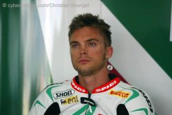 Après 2 saisons chez Aprilia, Leon Camier est remercié.