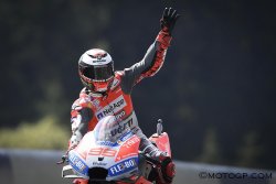 3e victoire pour Lorenzo cette saison.