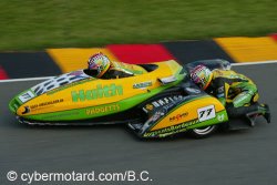 Tim REEVES ET Grégory CLUZE, à fond de 6 sur leur LCR HONDA