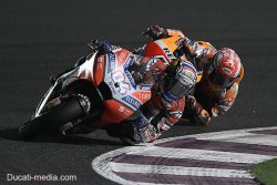 Lutte à couteaux tirés entre Dovi et Marquez