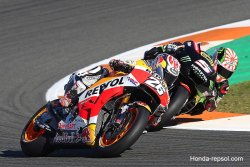 Pedrosa coiffe Zarco au poteau