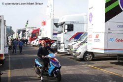 Un aspect de l'allée des stands, ça fait rêver…on est sur un championnat national