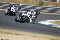 Jonathan Hardt N°14 et Alex Perrault N°69 terminent la 1ère course FSBK du Vigeant respectivement en 9e et 10e position