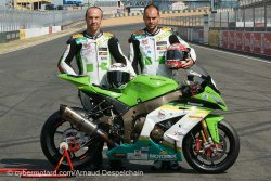 Un aiguillon Suisse sur une Kawasaki