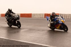 Course 1, la pluie redouble, Ludovic Rizza prend la tête et survole les débats.