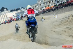 Axel Van de Sande s'est exclu de la course à la victoire au Beach Cross de Berck en chutant