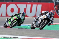 Loris Baz en lutte avec Razgatlioglu
