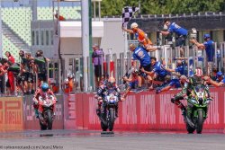 Une victoire sur le fil pour Jhonny Rea