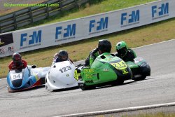 Course dans la course pour un trio de side
