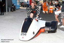 Sarah Cescutti au guidon