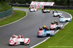 Les Birchall (16) emmènent le peloton