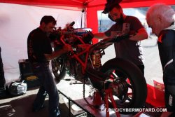 Grégory Penna change le moteur