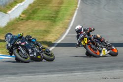 Copains au paddock, compétiteurs sur la piste.
