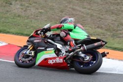 Une belle course de Simon Plouvier sur son Aprilia RSV 1000
