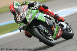 7e victoire de la saison pour Tom Sykes sur sa Kawasaki.